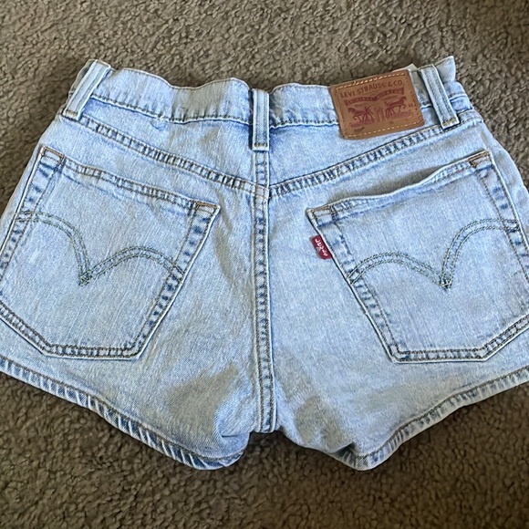 Levi’s shorts - Picture 2 of 2